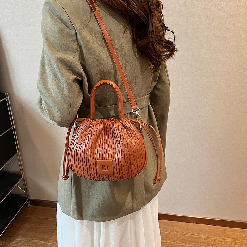 Сумка-ведро в стиле ретро — фото 10