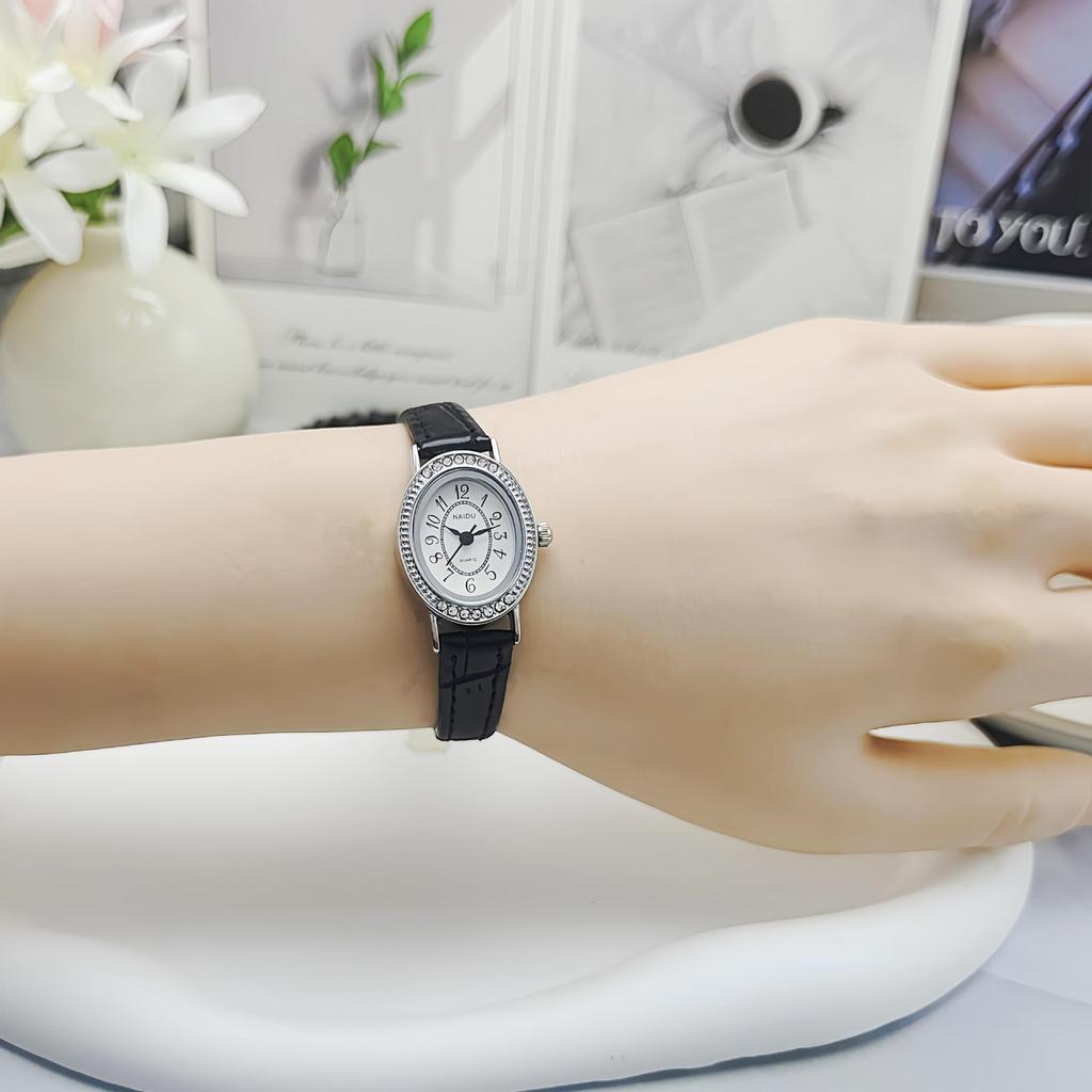 Exquisite Retro Women's Rhinestone Leather Strap Oval Quartz Watch