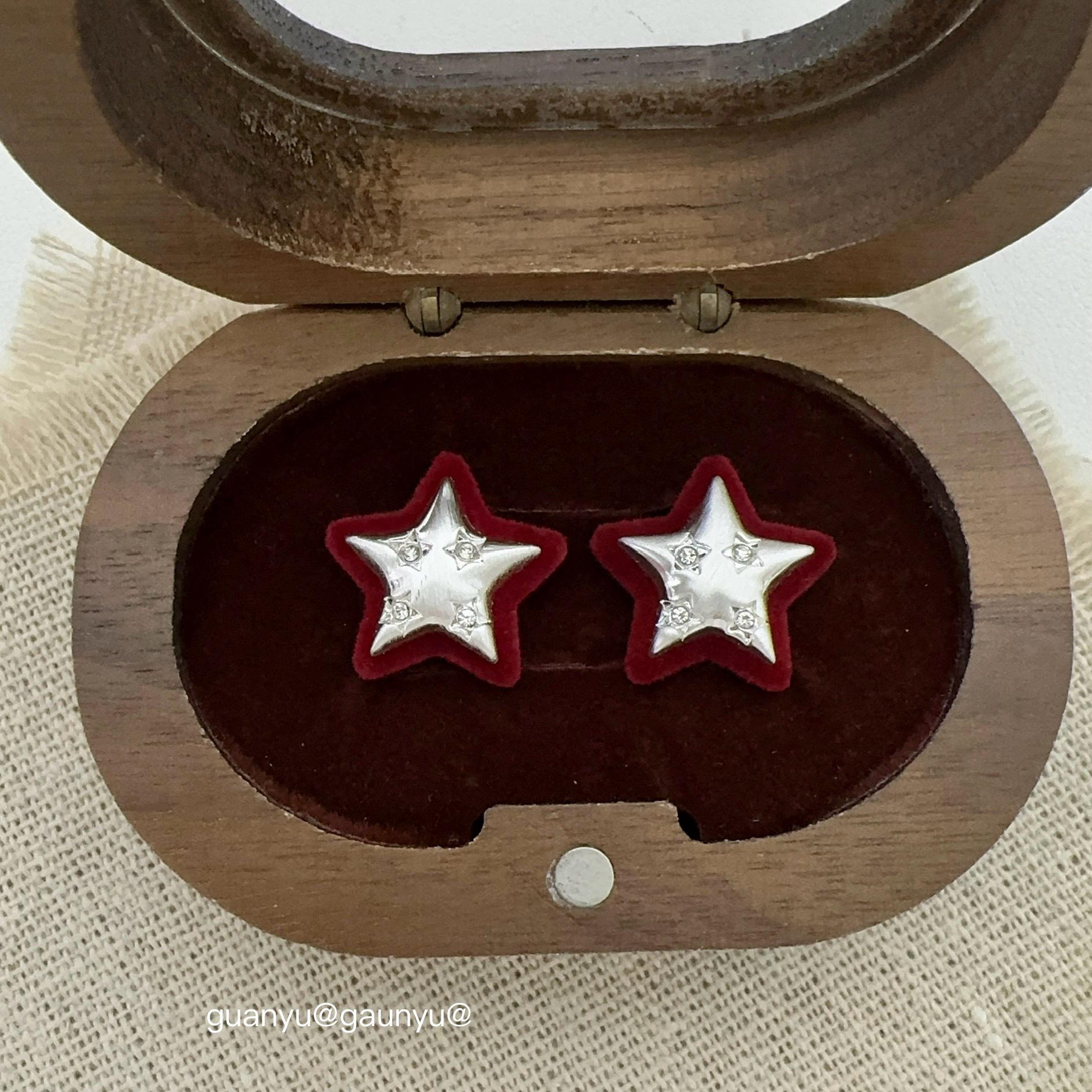 

Изысканные женские серьги-пусеты в виде звезд из флокированного металла: Роскошный стиль, милый и универсальный