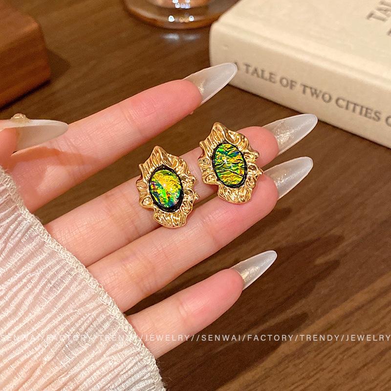 Ретро плиссированные серьги-пусеты с металлическими шипами женские антикварные нерегулярные зеленые серьги легкие роскошные серьги с темпераментом