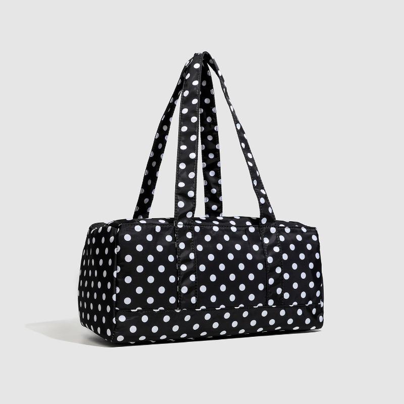 A Large-capacity Single-shoulder Bag for Casual and Versatile Travel