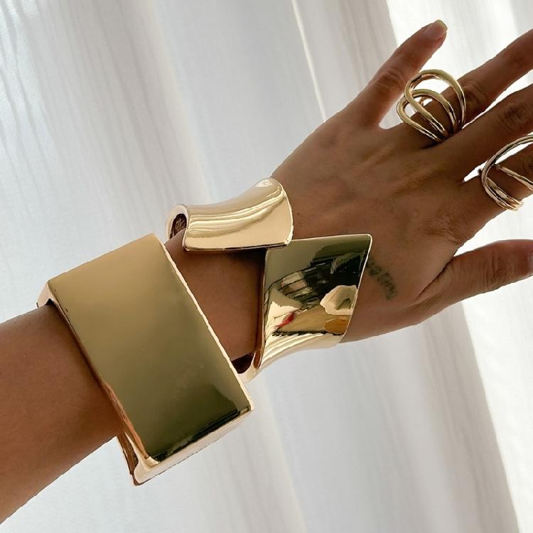 Stylish Geometric Wristband/Finger Ring Handmade Statement Bangle Fashionable Wrist Jewelry for Modern Women and Men