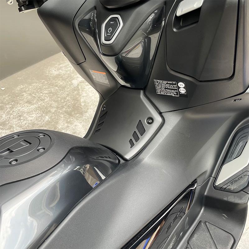 YAMAHA TMAX560 22-24 Throttle Protection Cover – Tunnel Panel Guard