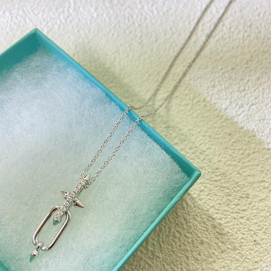 V Or T Maison Collier Féminin Cône Pointu Trident Demi Diamant Pendentif Européen et Américain Rivet Collier Chaîne Clavicule