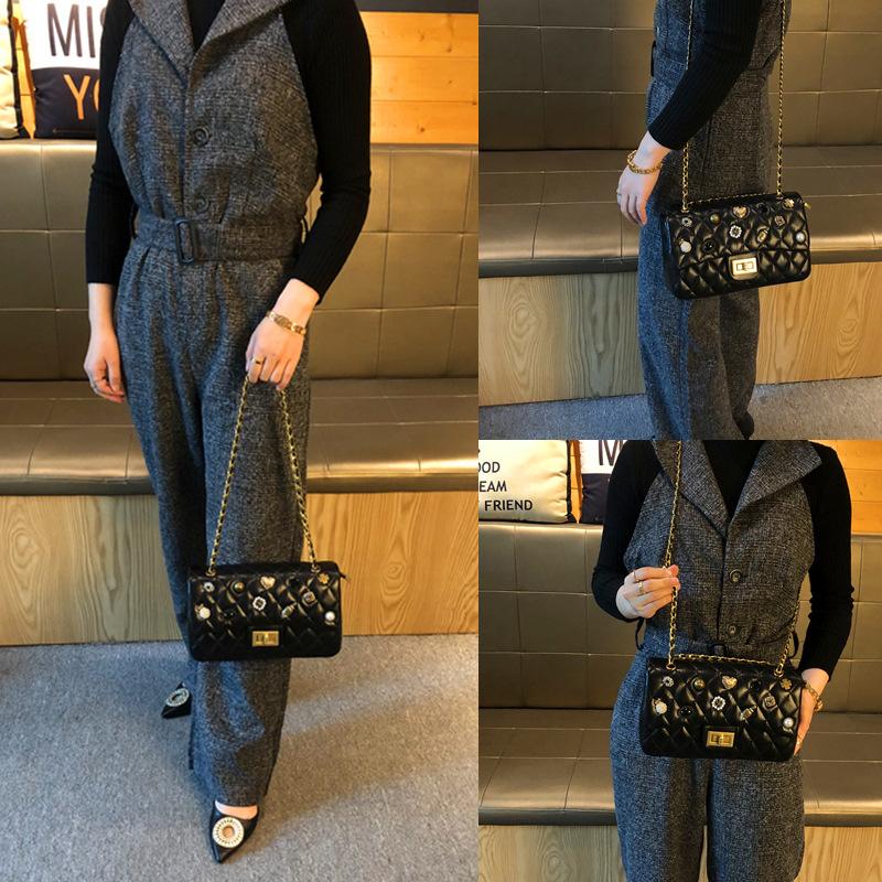 This Small Square Bag with A Stylish Diamond-shaped Chain Is A Versatile and Elegant Single-shoulder Crossbody Bag