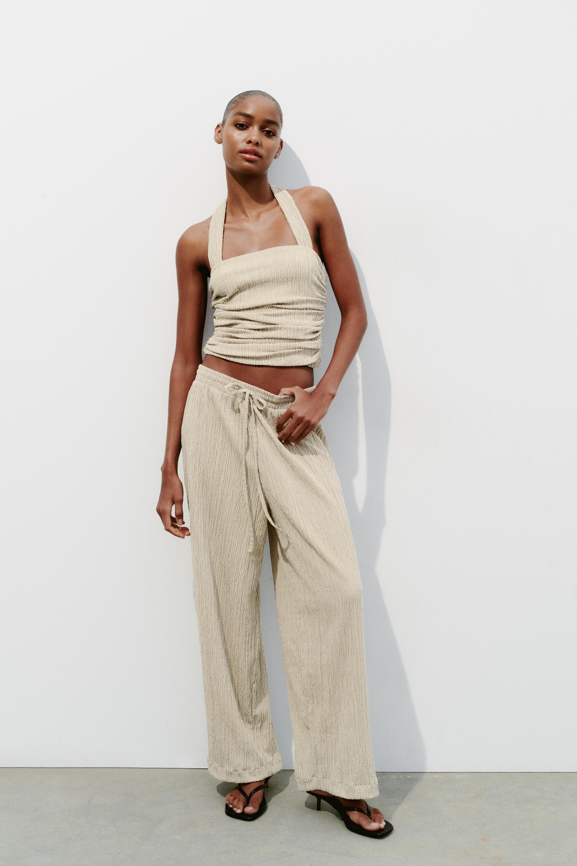 

GATHERED ELASTIC TOP