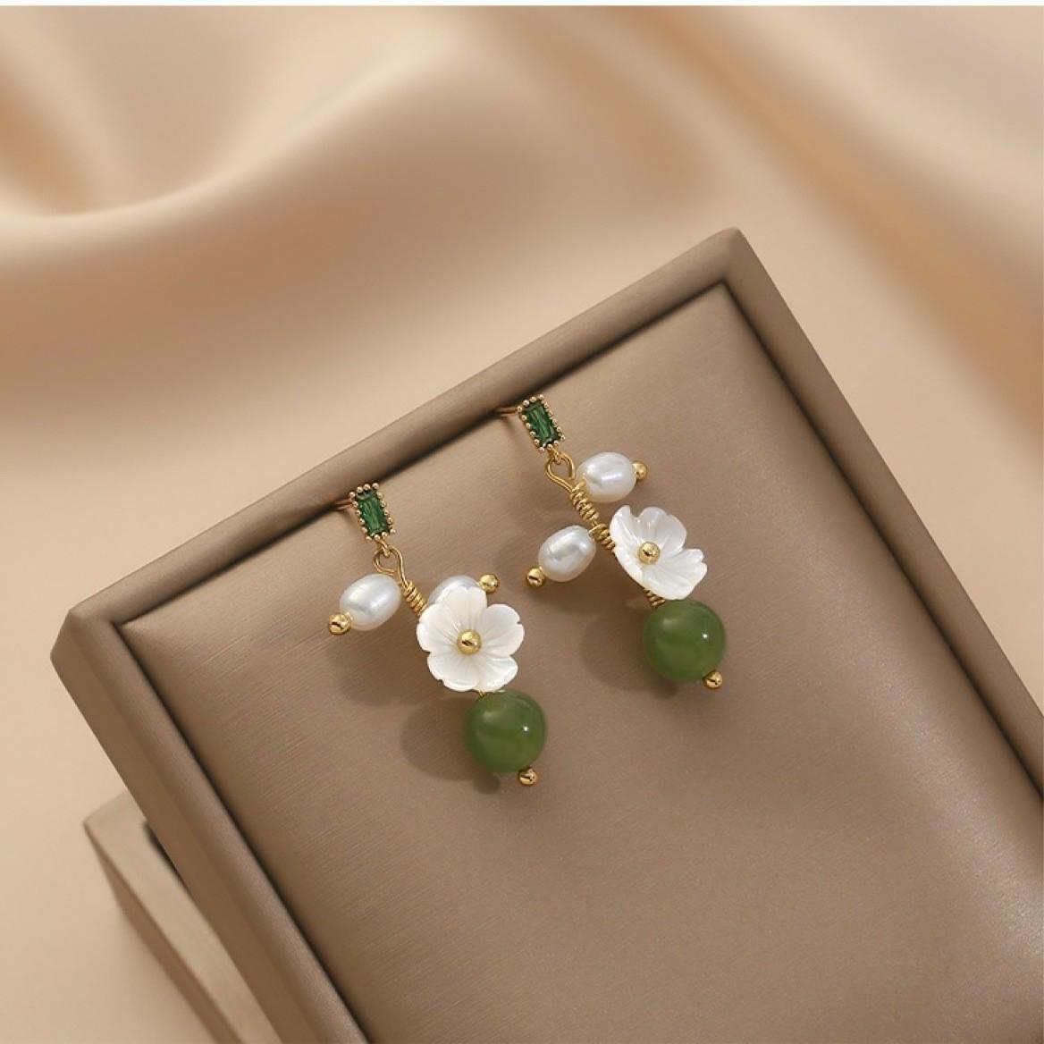 

Ніжні та елегантні натуральні сережки-квіти з нефриту Хетьян для жінок, ручна робота, сережки-гвоздики з перлами, срібна голка S925, нішевий темперамент natural pearl earrings silver needle
