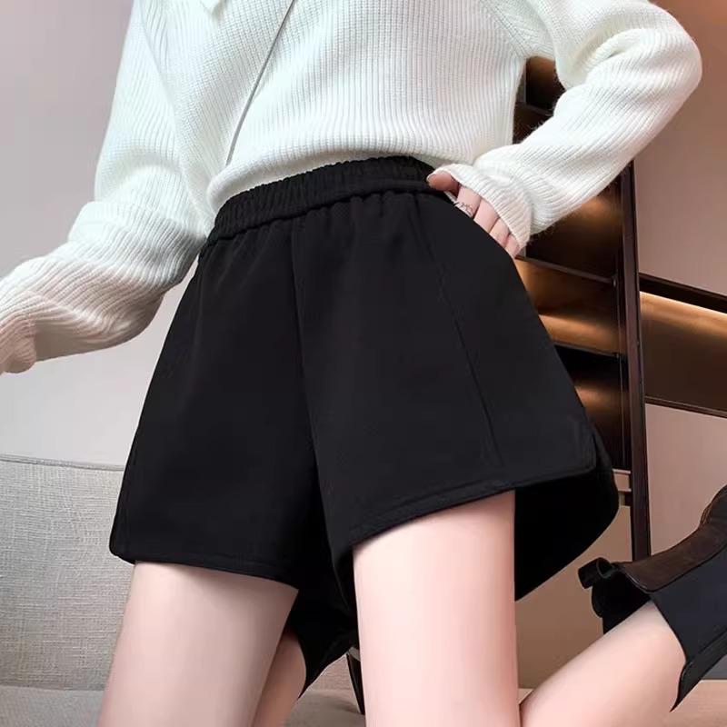 Women's Elastic High Waist Woolen A-Line Casual Shorts, Loose Fit, Autumn/Winter, Black.