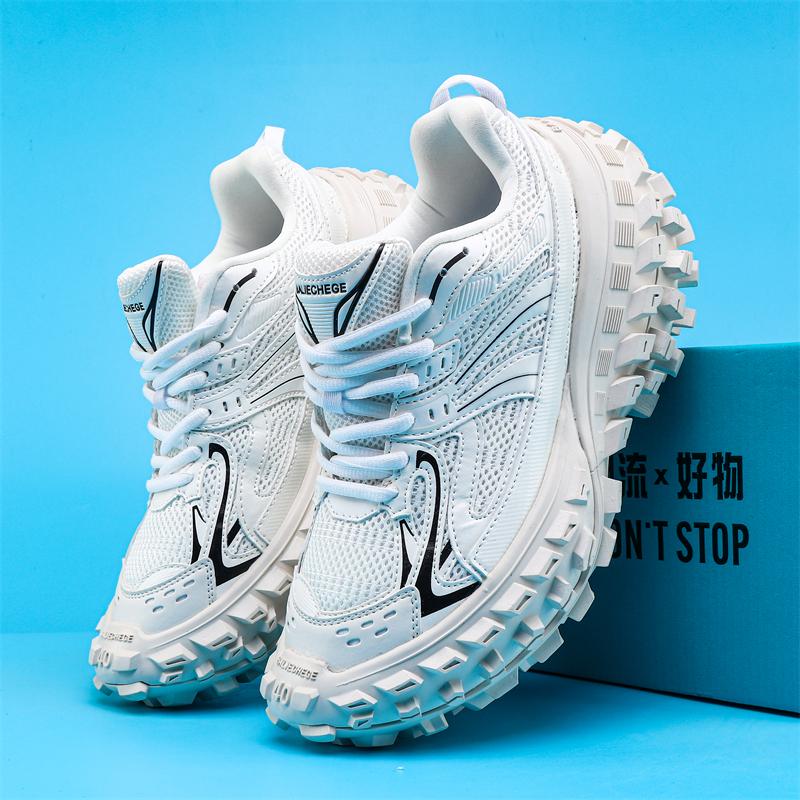 

New canvas shoes, available in multiple colors, are versatile and comfortable casual sneakers for couples 45