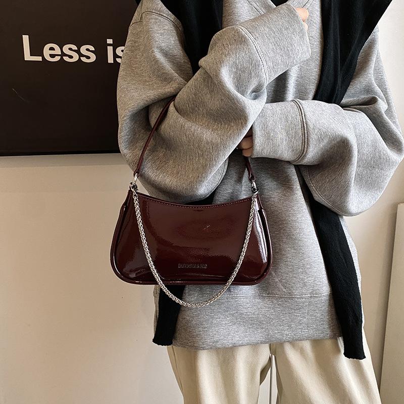 Premium Sense Retro Small Bag Women's 2025 New Autumn and Winter Versatile Messenger Bag Super Fire Shoulder Armpit Small Square Bag