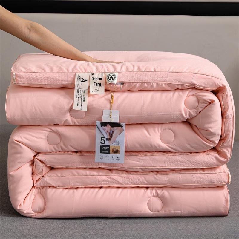 Brangdy All-Season Washable Jacquard Quilt