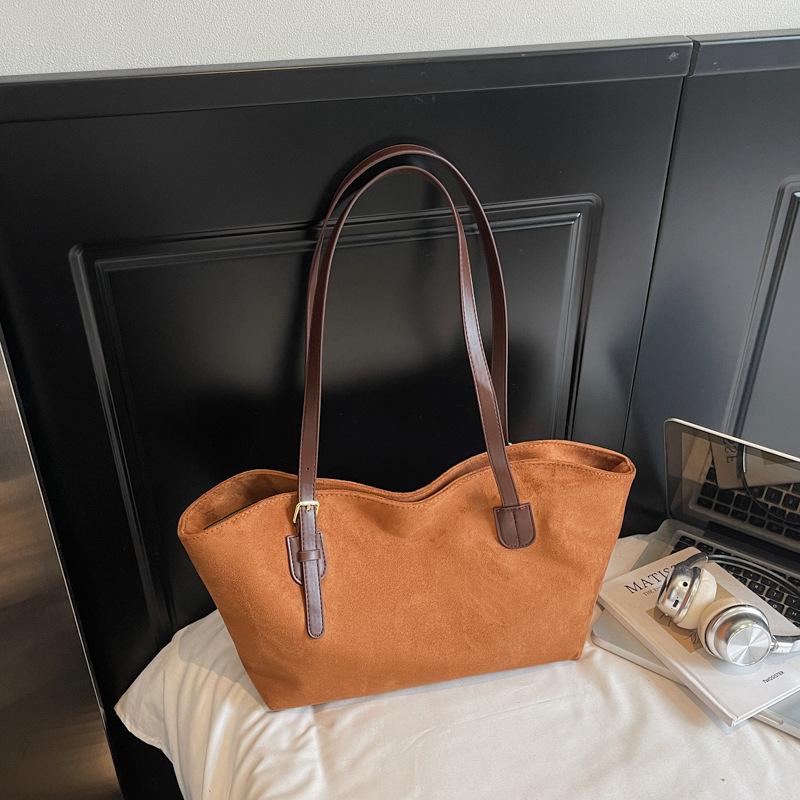 Retro Bag Women's Large-capacity Autumn and Winter Versatile Simple Shoulder Bag Fashionable Commuter Tote Bag