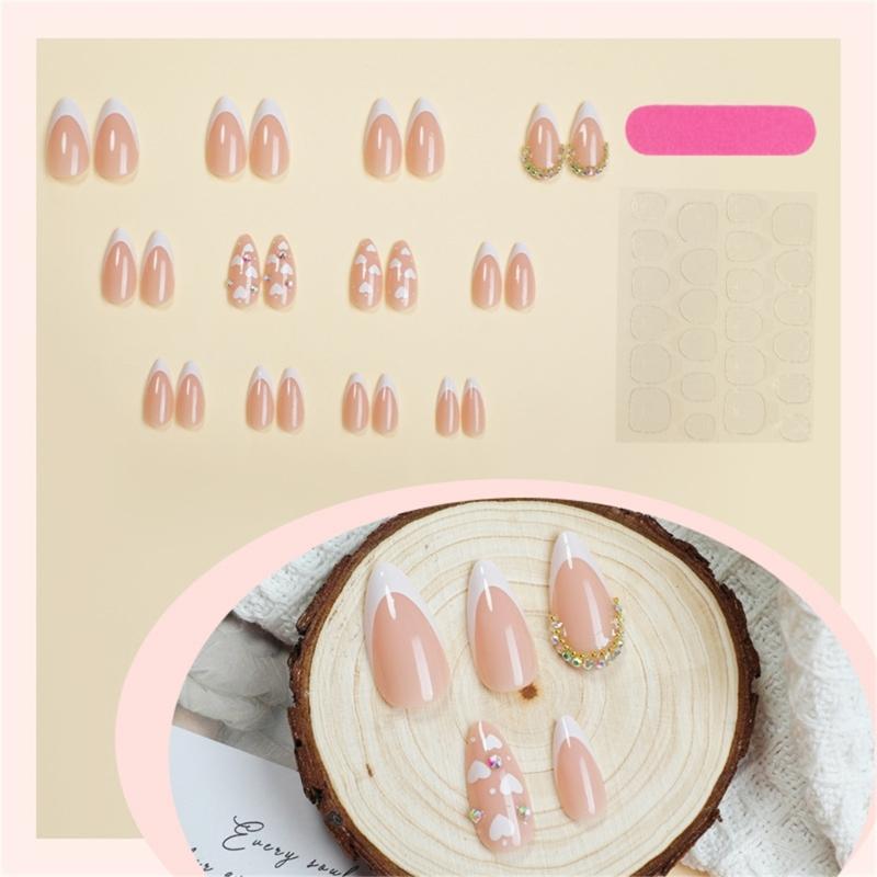 24 szt. Krótkie Migdałowe Paznokcie Dociskane Błyszczące Wzory Serca Francuski Manicure Sztuczne Paznokcie Naturalny Wygląd do Codziennego Użytku