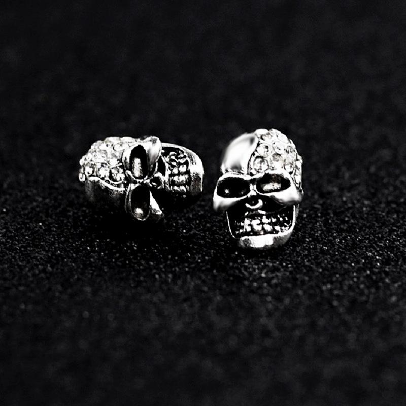 Kreativní lesklé náušnice pecky ve tvaru lebky osázené diamanty, Halloweenské módní trendové náušnice, Náušnice pro muže a ženy