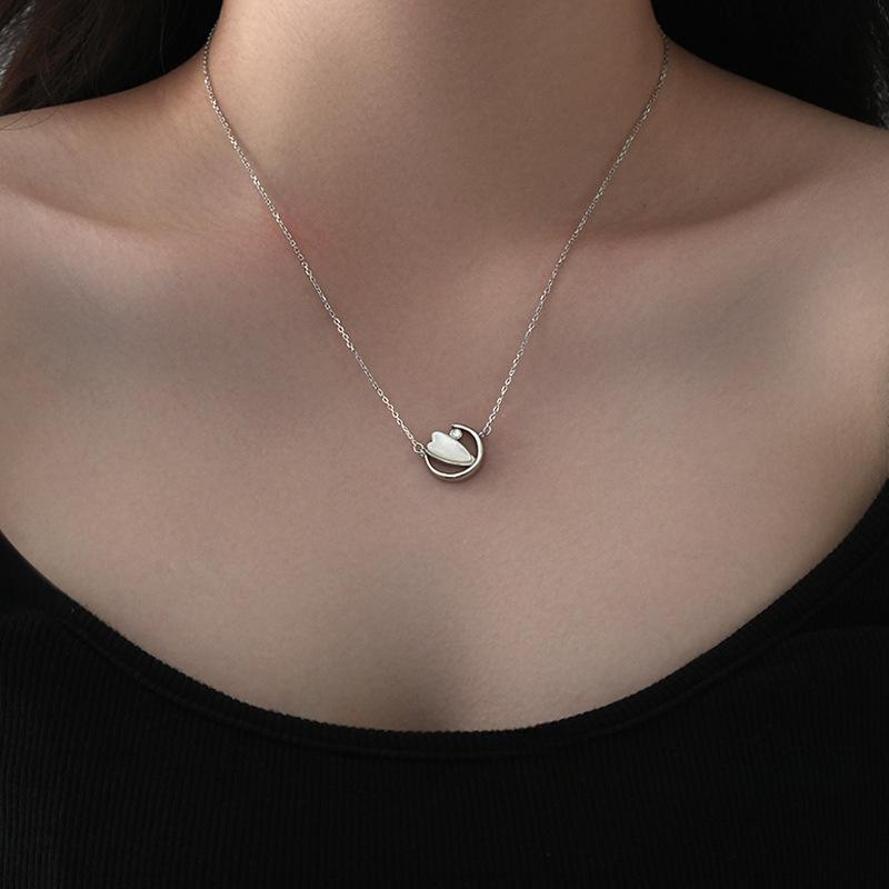 Muschel Blütenblatt Mond Halskette, Leichter Luxus, Hochwertiges Gefühl, Sanftes Temperament, Nischen Schlüsselbeinkette Halsschmuck