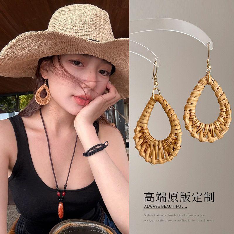 

Summer Seaside Holiday Style Rattan Ear Hook Bohemian Exaggerated Straw Earrings Women Ear Studs Earrings Travel Photography Pair of khaki Straw Cut Out Earrings
