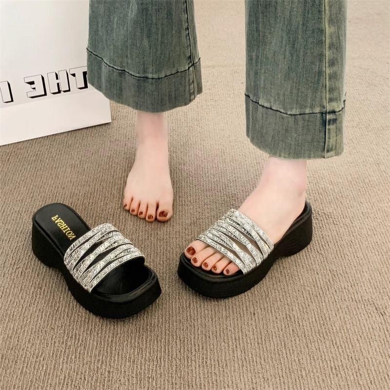 With skirt thick-soled one-word slippers for women's 2025 summer new wear high-value slope-heeled rhinestone open-toed cool slippers