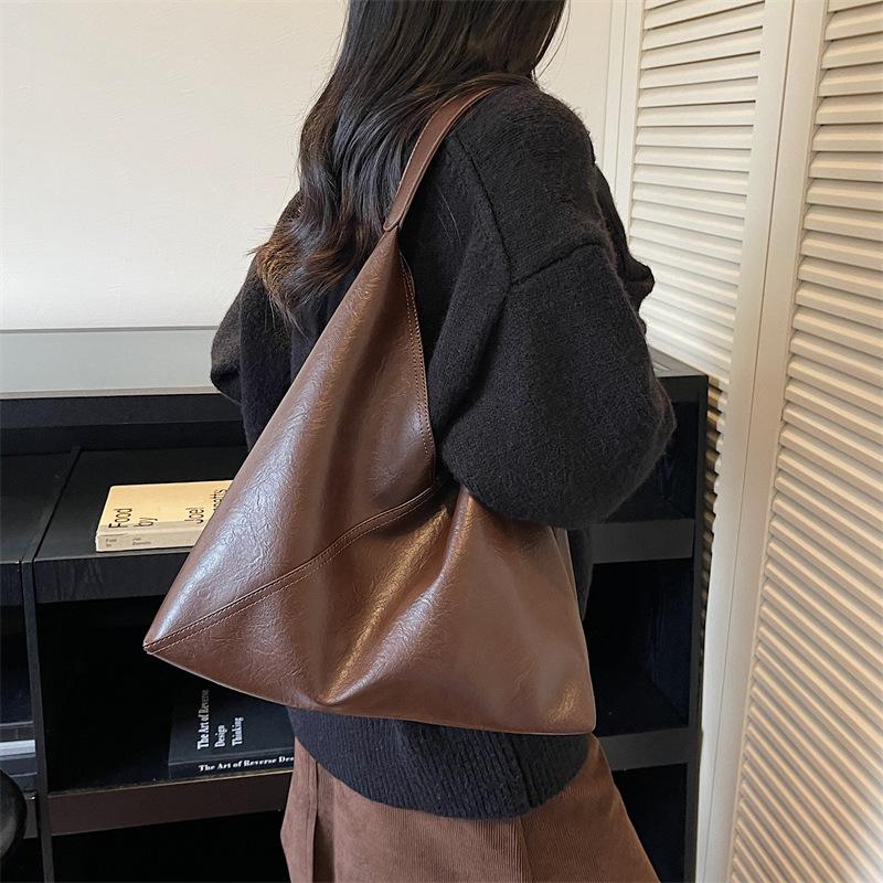 Large-capacity retro bag women's autumn and winter 2025 new simple and versatile shoulder underarm bag casual commuter tote bag