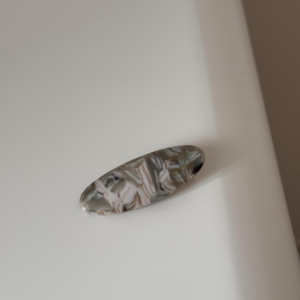 Gold Label Acetate Oval Hair Clip - New Bangs and Side Clip Accessory