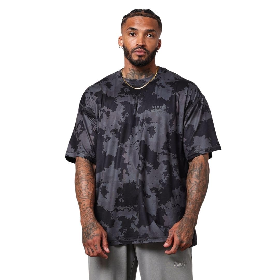 

Vanquish Fitness Utility Camo Oversized T-Shirt, Men s Oversized T-Shirt for Strength Training (Black Camo, Size M) [Parallel Import]