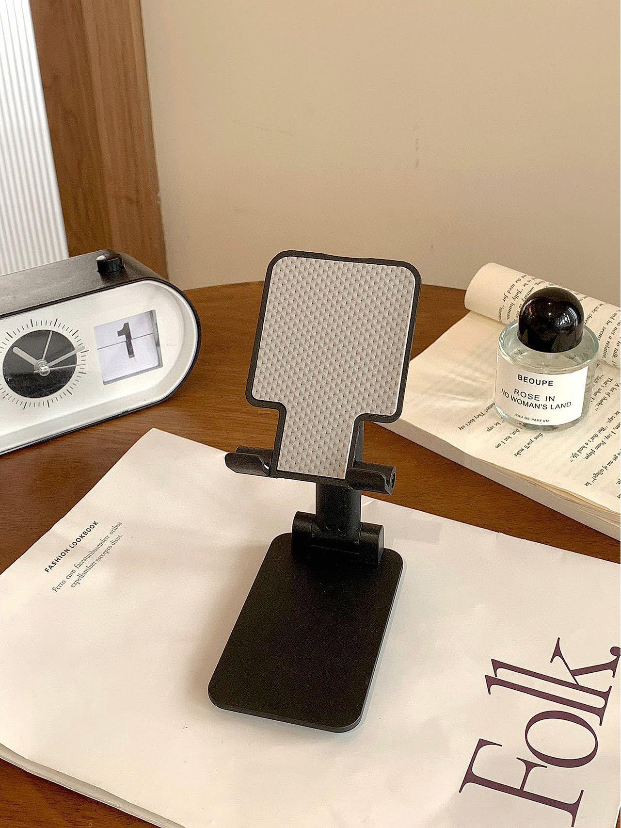 

Foldable Height Adjustable Mobile & Tablet Stand: Portable & Retractable for Live Streaming or Desktop Use.