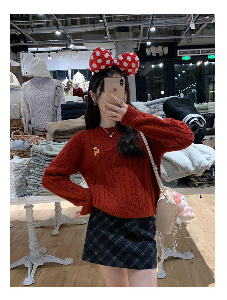 Women's Gray Little Bear Sweater: High-End Korean-Style Knit Top for Autumn/Winter 2025.