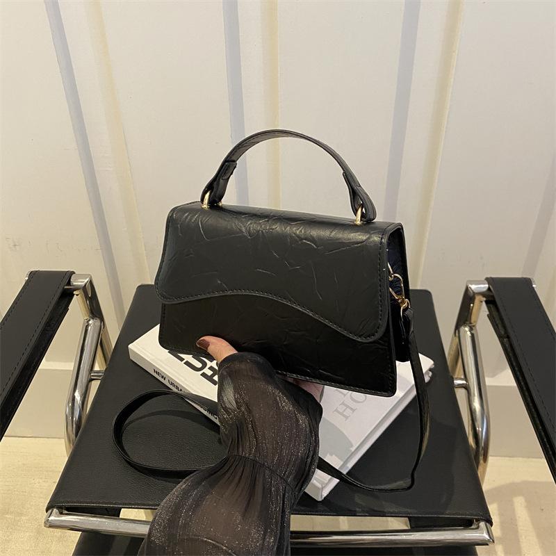 

Премиальная текстура нишевый дизайн маленькая сумка женская 2025 новая ins ветер портативная атмосфера универсальная на плечо сумка-мессенджер чёрный