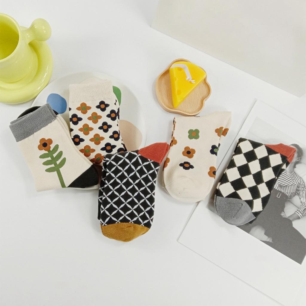 Women's Winter Camellia Checkerboard Pattern Women's Mid Tube Socks Fashionable And Versatile Outer Socks Five Pairs Set