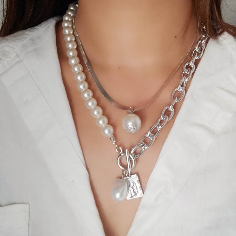 Vintage Baroque Pearl Necklace Alloy Portrait Square Brand Pendant Necklace Women's Two-piece Set