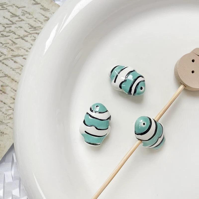 1Pc Stripe Painted Cute Small Fish Beads Charms Ceramic Spacer Loose Beads For Jewelry Making Diy Bracelet Accessories