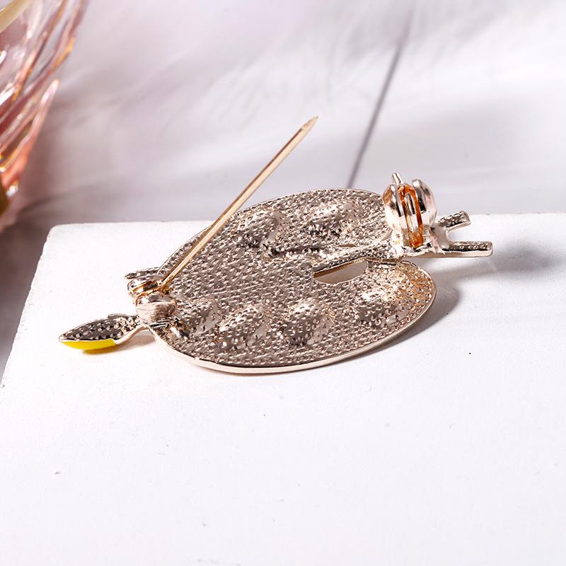 Colorful Versatile European-American Oval Brooch Corsage