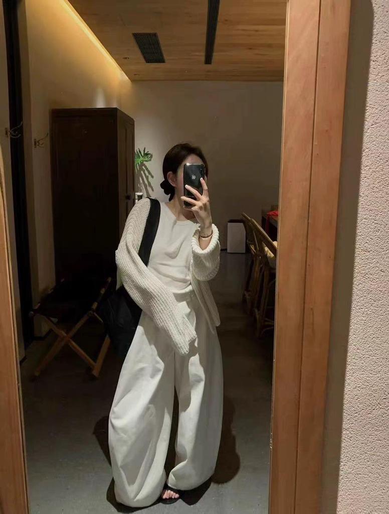 Women's Early Spring V-Neck French Style Lantern Sleeve Cardigan