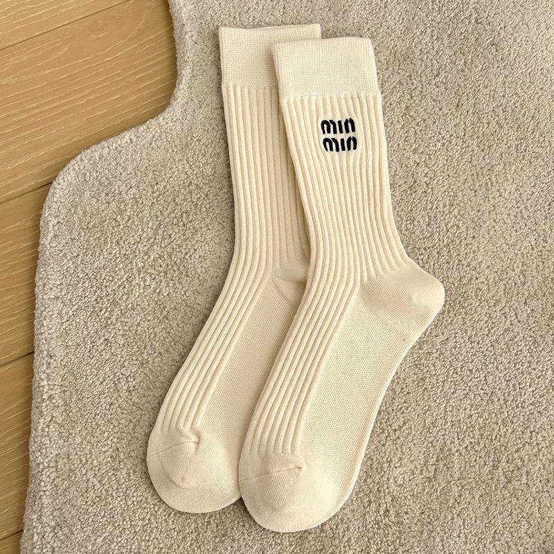 

Белые женские хлопковые носки до середины икры - Miu Style, Осень/Зима, Влагоотводящие, Однотонные, Японская вышивка One Size (Individual Packaging) белый/кремовый