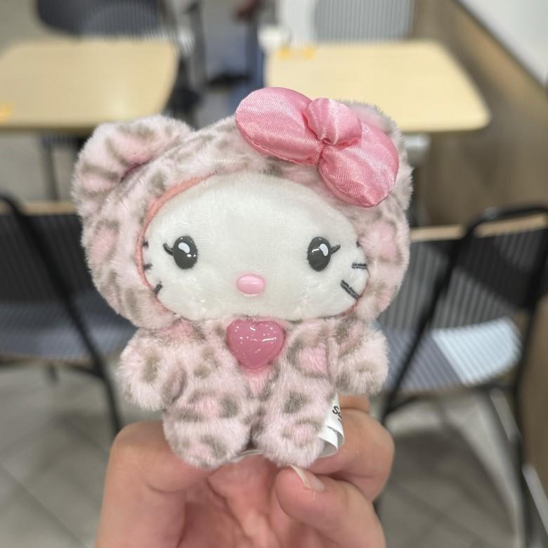 Sanrio Hello Kitty Fluffy Keychain With Leopard Print Plush For Kids And Collectors розовый