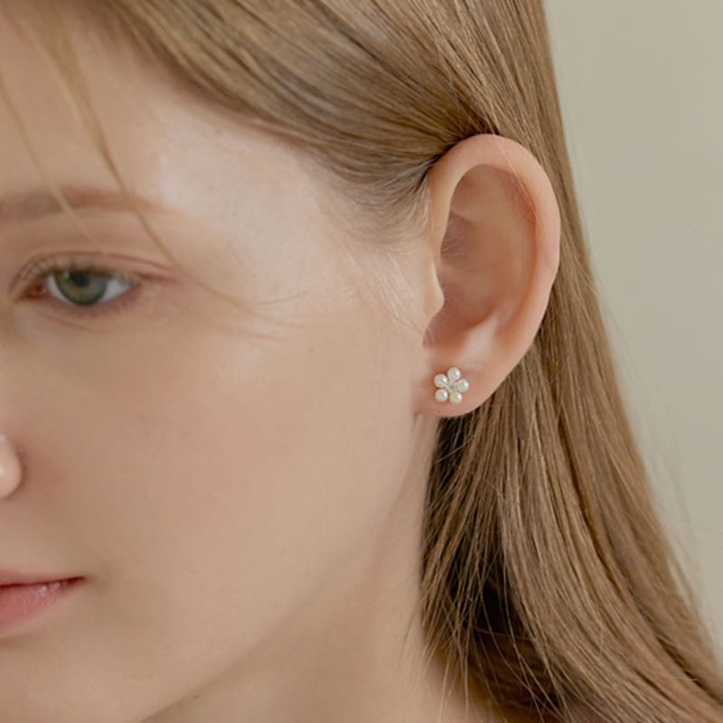 Lewe Clear Pearl Flower Earring