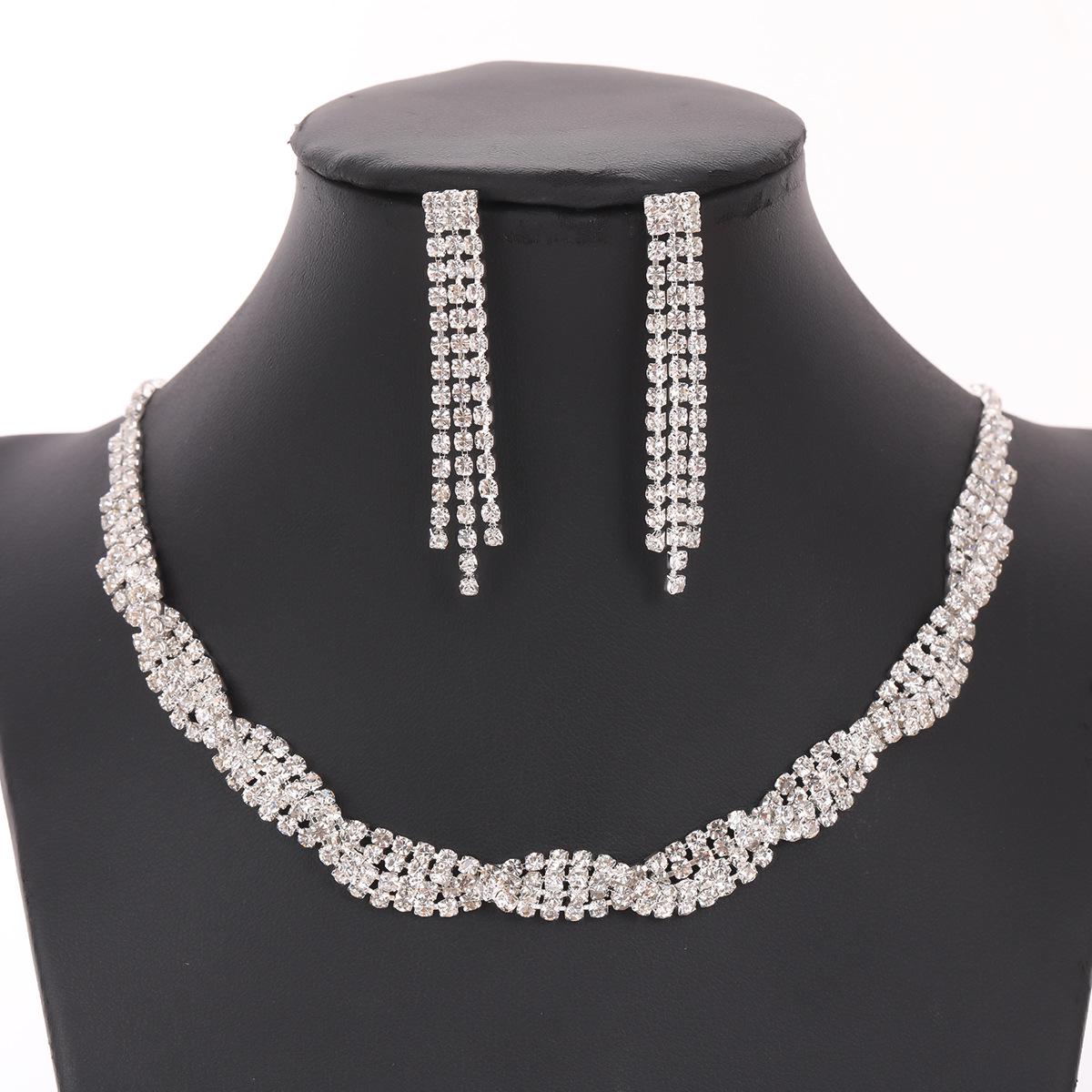 

European & American Fashion Rhinestone Claw Necklace & Earring Set
