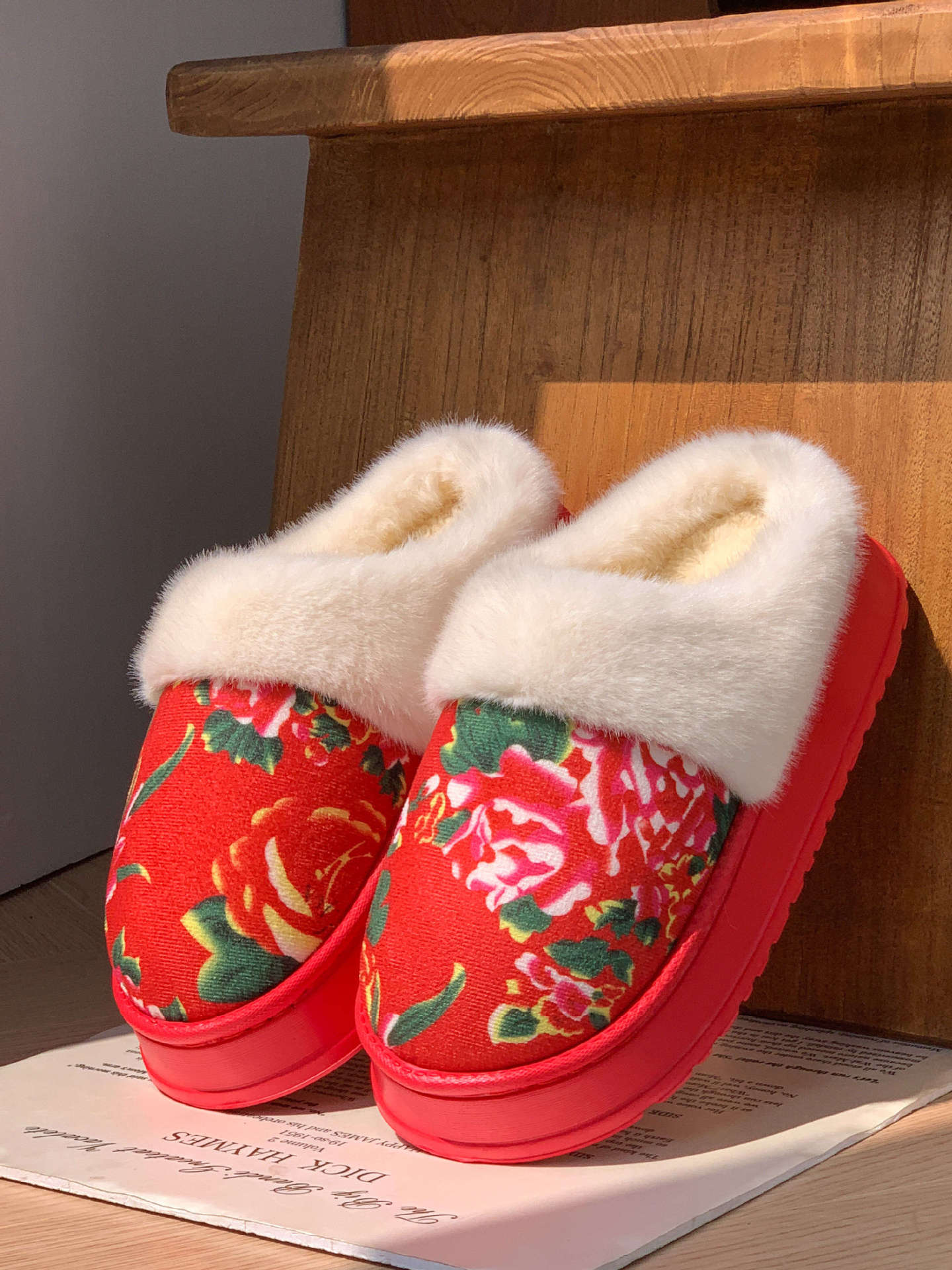 

Северо-восточная большая цветочная стеганая куртка ветрозащитная теплая хлопковые тапочки зимние бархатные теплые нескользящие толстая подошва домашние комнатные плюшевые хлопковые туфли 44-45