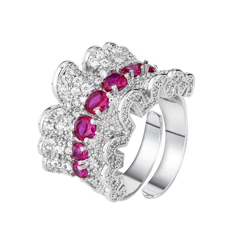 Anello con Fondo in Rame Placcato Oro Corindone Rosso Simulato Stile Retrò Gonna Pieghettata Anello con File di Diamanti