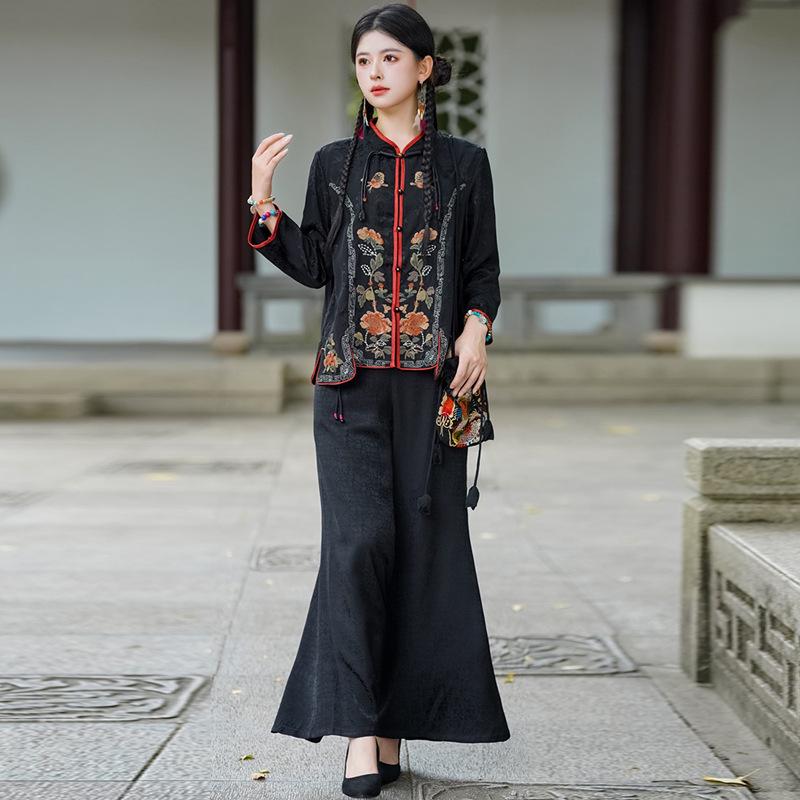 Herbst Retro Chinesischer Froschknopf Bestickte Langarm Tang Anzug Jacke für Damen.