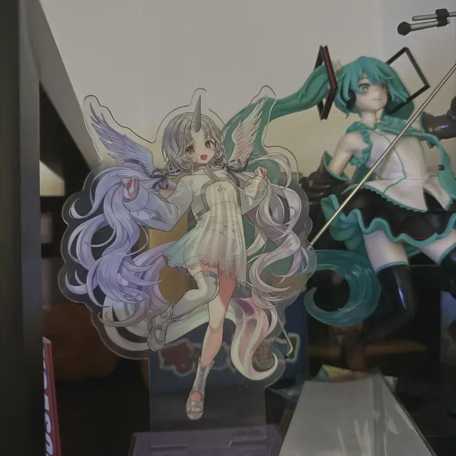 

Ayatsuno Yuni Sells Official Acrylic