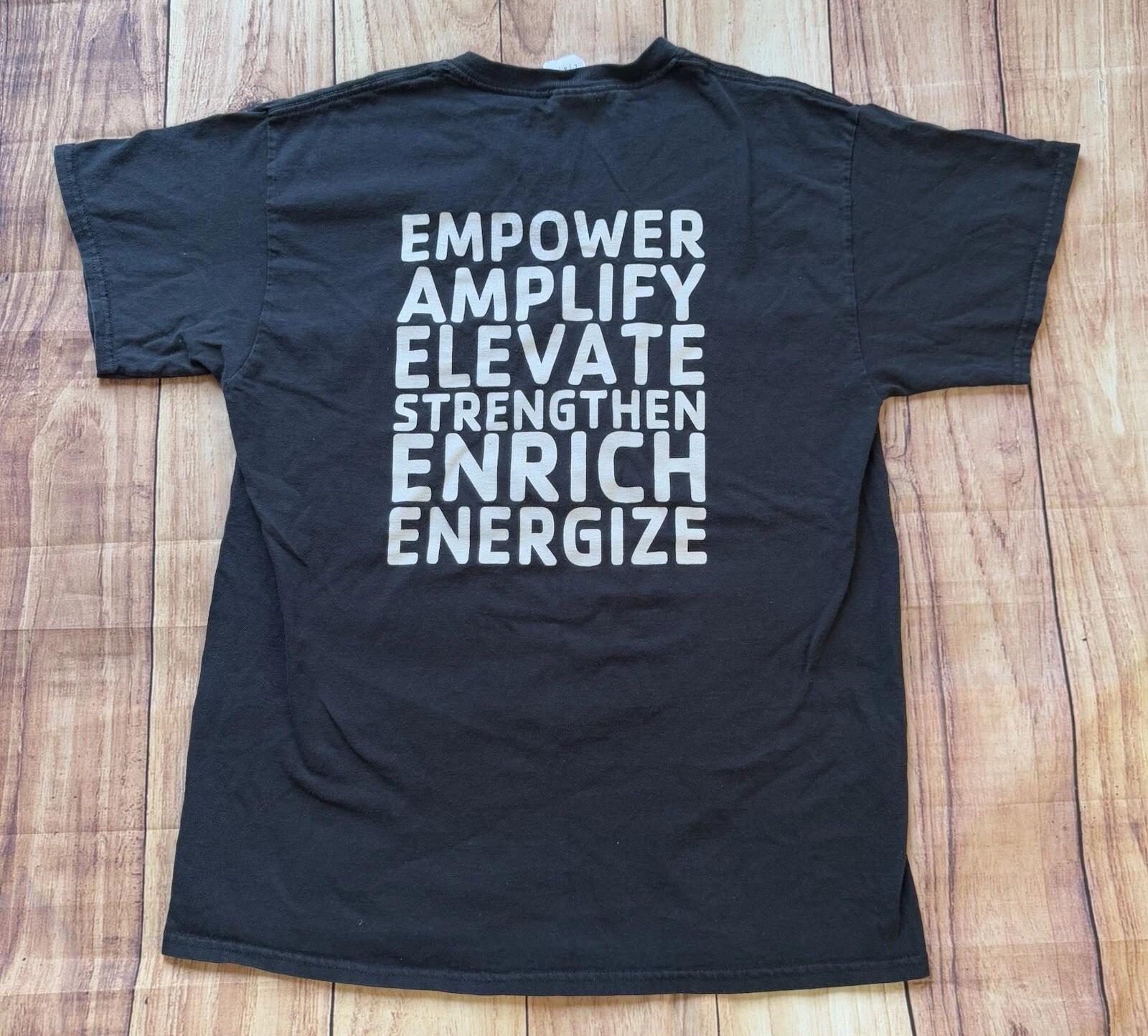 

Футболка YMCA Empower Elevate Enrich Energize Strengthen Amplify 2015 Размер L S