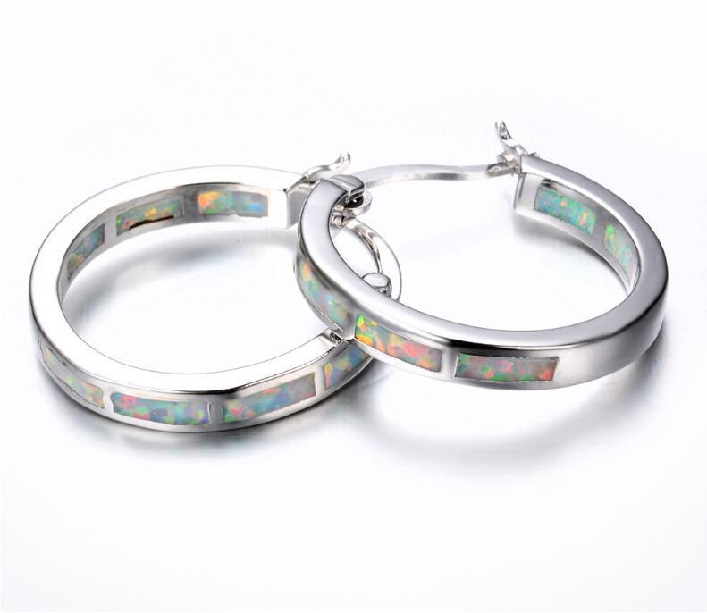 Boucles d'oreilles créoles rondes en opale colorée en forme de C