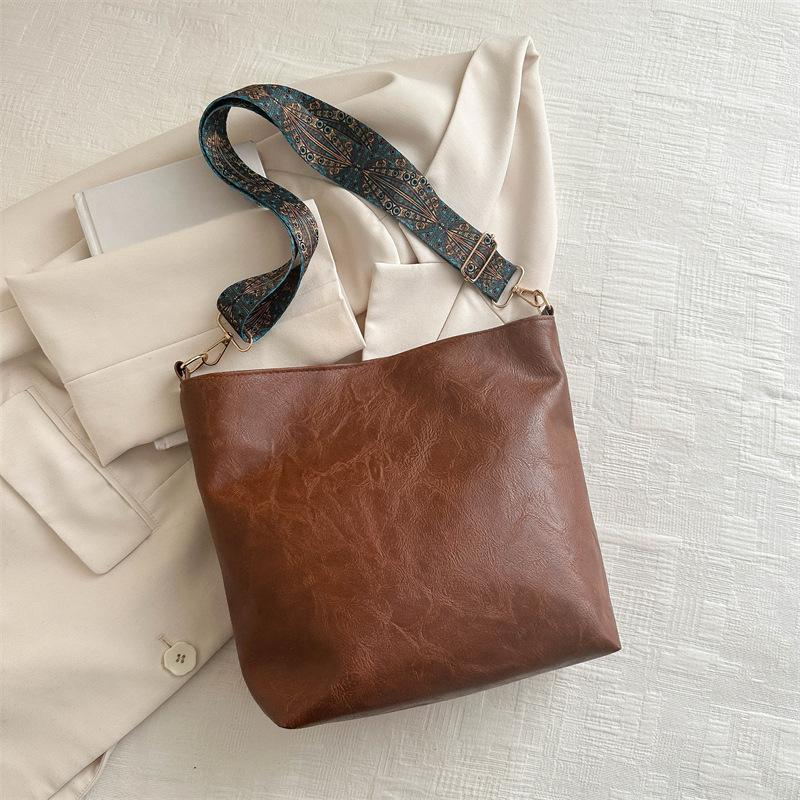 Retro Solid Color Shoulder Bag for Women New Large Capacity Shiny Soft PU Shoulder Crossbody Bag Underarm Tote Bag