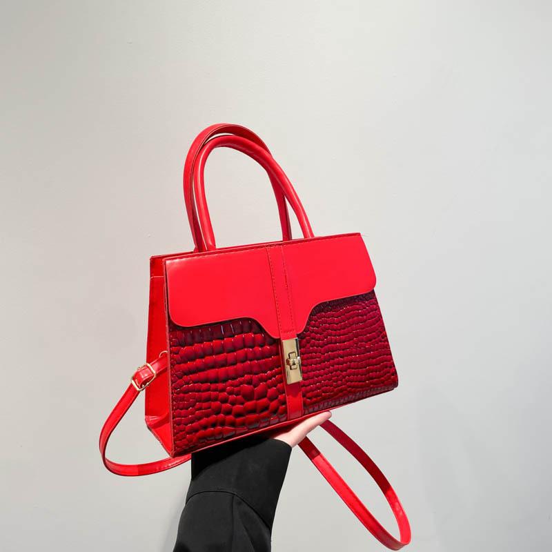 Niche small bag women's handbag autumn 2025 temperament commuting Korean version new personalized messenger bag small square bag