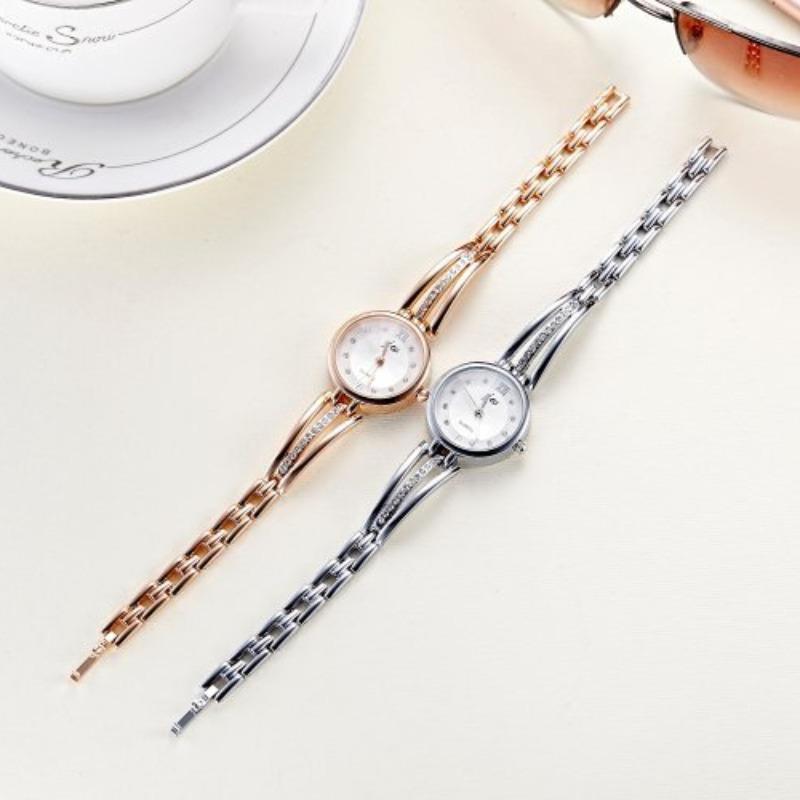 Magnetic Watch for Women Rhinestone Steel Strap in Wind Student Fashion Watch