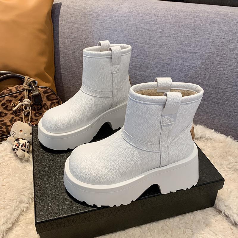 Small height increase round head thick-soled snow boots women's 2025 winter velvet warm short boots Internet celebrities same cotton shoes