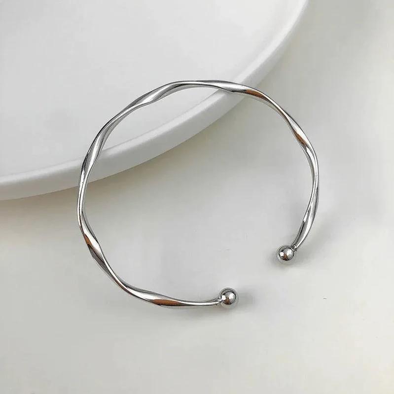 

Vintage Artistic Gold Color Open Adjustable Hollowed-out Overlapping Flower Wide-faced Bangle for Women Girl Designer Jewelry