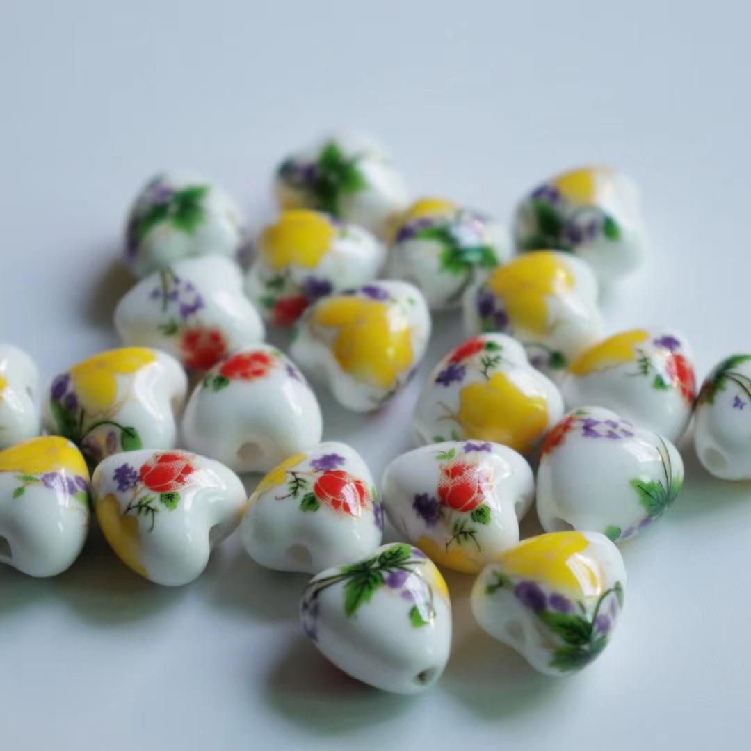 

Цветные керамические бусины в форме сердца для DIY ювелирных аксессуаров 10 pieces