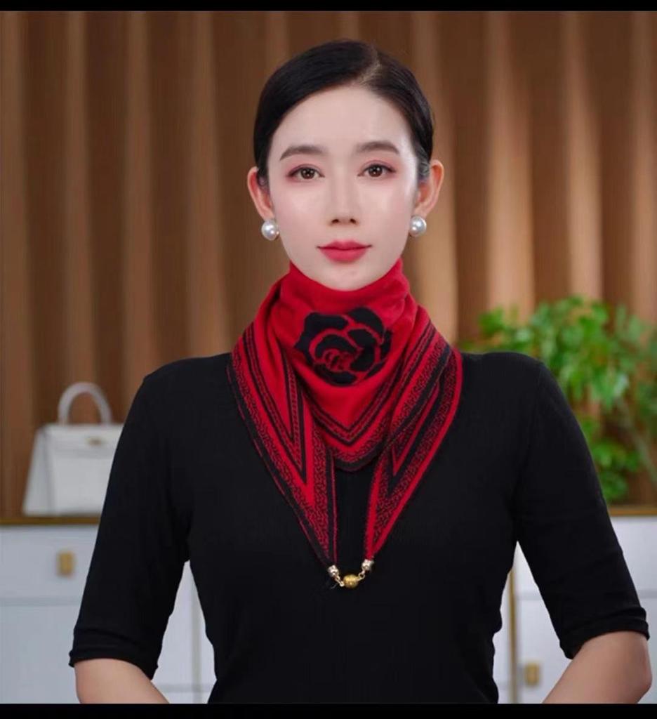 Festlicher Strickdreieckschal mit goldenen Akzenten: Warmer, vielseitiger Winter-Nackenwärmer