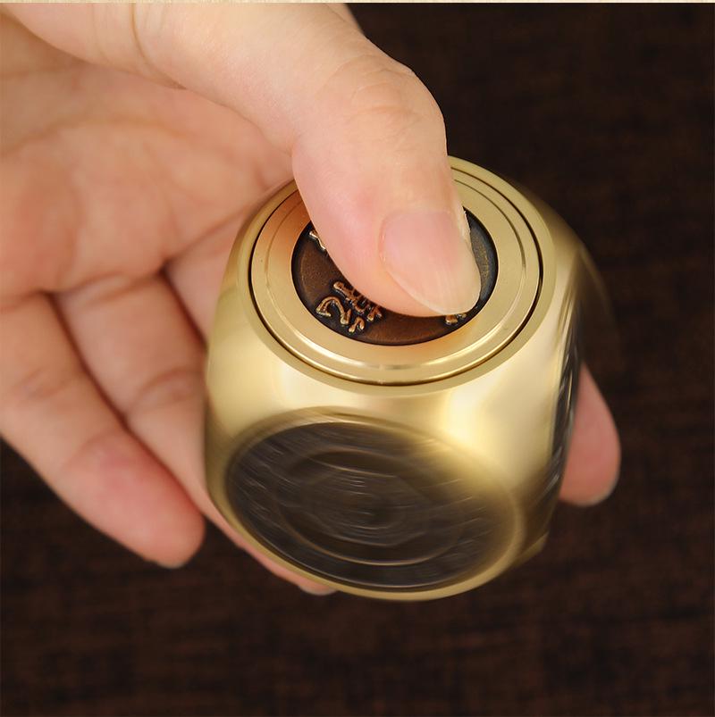 Four Divine Beasts Rotating Coin: Yellow Brass Qiankun Wealth-Attracting Copper Decompression Cube Handheld Craft.